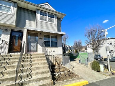 246 Skyline Dr, Staten Island, NY 10304 - photo 2
