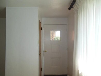 Entry/Foyer.