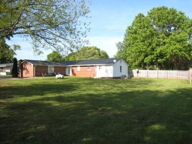 118 Berry Rd, Boiling Springs, SC 29316 - photo 7