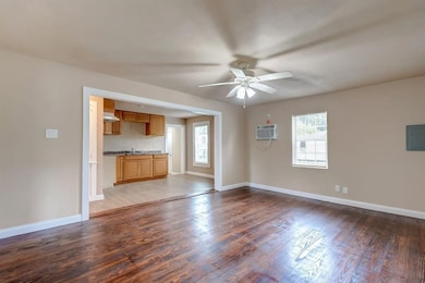 7711 James Franklin St, Houston, TX 77088 - photo 3