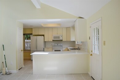 6207 Holly View Cir, Houston, TX 77091 - photo 5