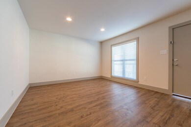 4300 Rosslyn Rd unit 25, Houston, TX 77018 - photo 2