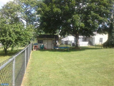 327 Lyman Ave, Womelsdorf, PA 19567 - photo 5