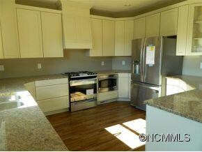 Granite/Stainless Kitchen