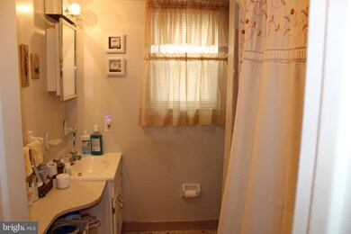 404 Corinthian Ave, Essington, PA 19029 - photo 7