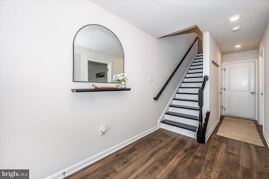 826 Creekway Dr, Frederick, MD 21701 - photo 4