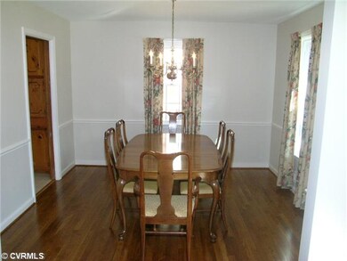 Dining Room - Formal Dining Room
