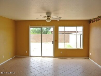 022-206561 Family area 1of3