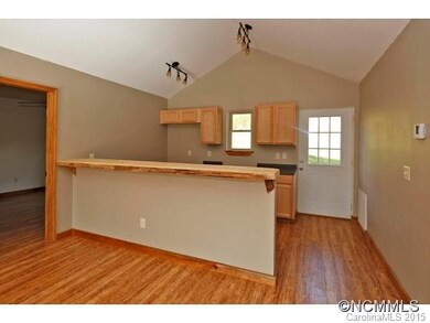 Kitchen w/Breakfast Bar