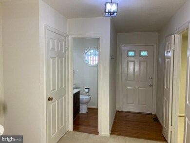 7938 Bethelen Woods Ln, Springfield, VA 22153 - photo 6