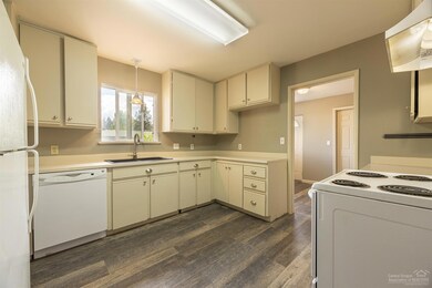 1246 NE Watson Dr, Bend, OR 97701 - photo 7