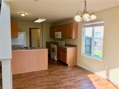 711 Pine Lake Dr, Greenwood, IN 46143 - photo 4