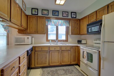 2242 Mapleton St NE unit 114, Grand Rapids, MI 49505 - photo 7