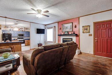 125 Circle Dr, Cleburne, TX 76033 - photo 6