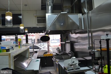 324 S 52nd St, Philadelphia, PA 19143 - photo 2