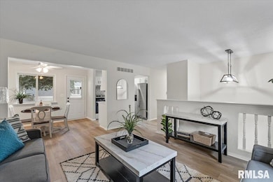 4153 Greenbrier Dr, Bettendorf, IA 52722 - photo 6