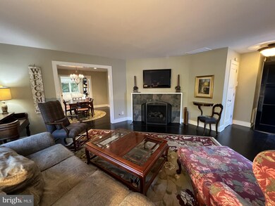 304 Skyhill Rd, Alexandria, VA 22314 - photo 4