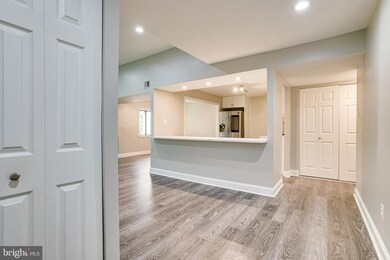 1648 Parkcrest Cir unit 301, Reston, VA 20190 - photo 2