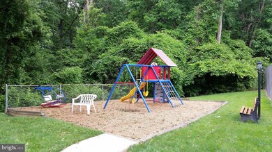 3860 Lyndhurst Dr unit 203, Fairfax, VA 22031 - photo 4