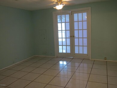 499 Dolphin Cir 049