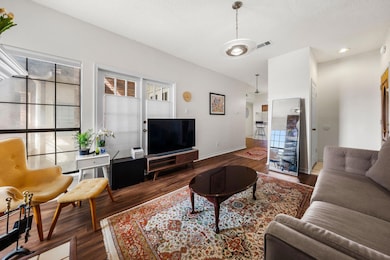 Benchmark unit A310, Austin, TX 78705 - photo 4