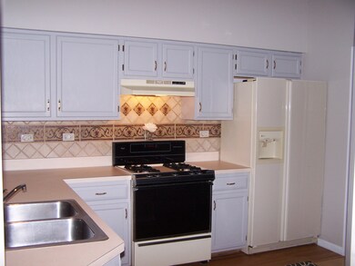 Large kitchen with refinished cabinets wood lamina