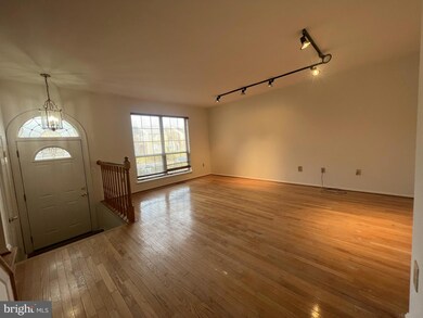 33 Hunting Horn Cir, Reisterstown, MD 21136 - photo 2