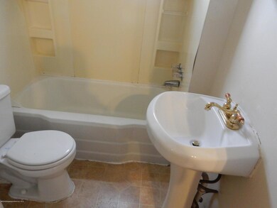 1127 1/2 Amherst St, Scranton, PA 18504 - photo 4