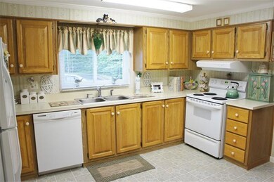 13 Hemlock St, Rockland, MA 02370 - photo 5