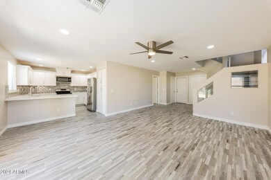 004-photo-living-room-13730986