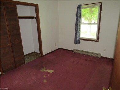 522 Staples St, Reidsville, NC 27320 - photo 4