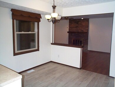 7511 Saunderlane Rd, Columbus, OH 43235 - photo 6