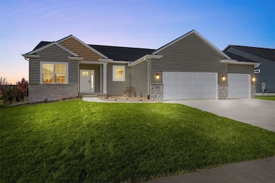 620 Grey Slate Dr SW, Cedar Rapids, IA 52404 - photo 2