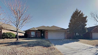 3804 Catamaran Dr, Yukon, OK 73099 - photo 2