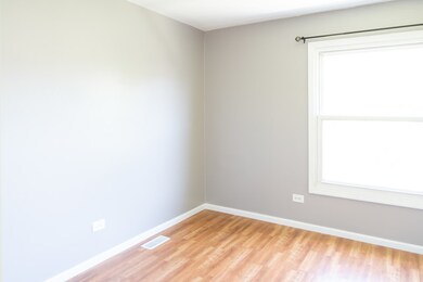 1331 N Glen Cir unit D, Aurora, IL 60506 - photo 5