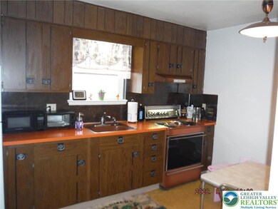 205 Penn St unit 2nd Floor, Bath, PA 18014 - photo 2