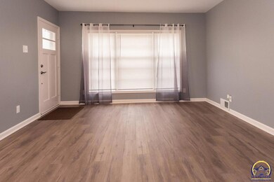 828 SW Parkview St, Topeka, KS 66606 - photo 3