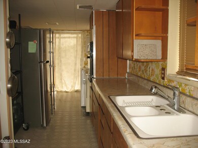 5401 Bar X Kitchen to Laundry