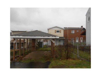 Parking Lot/Garage. car port