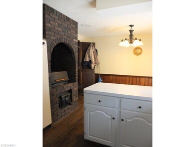 Kitchen and dinette with indoor grill!