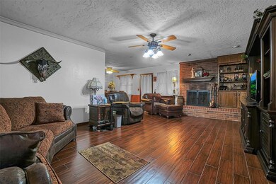 1108 S 13th St, Clinton, OK 73601 - photo 4