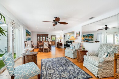 living room/dining room combo