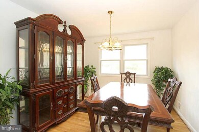 5426 Amberwood Ln, Rockville, MD 20853 - photo 7