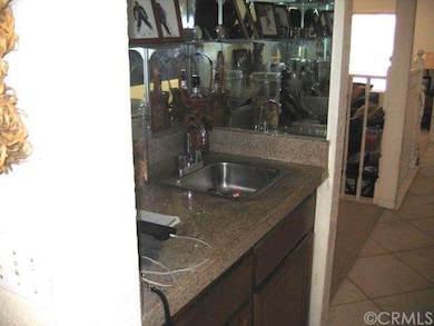 Wet Bar between Breakfast Area and Formal Dining R