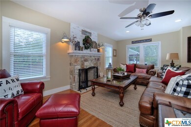 970 E Humphreys St, Seguin, TX 78155 - photo 4