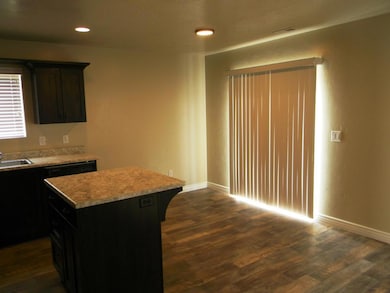 1652 W-Dining area