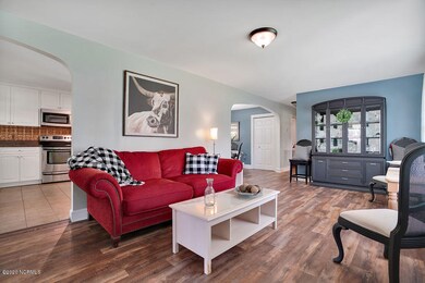 505 S Walker St, Burgaw, NC 28425 - photo 5