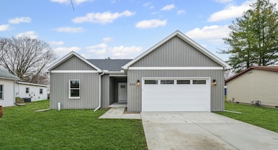 404 E Sherman St, Saint Joseph, IL 61873 - photo 2