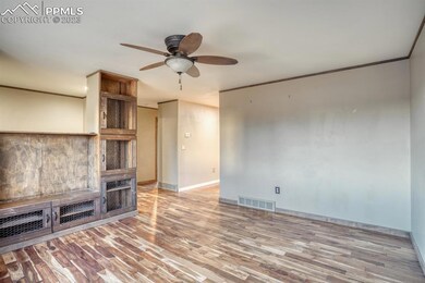 Large dining room space with custom built-in's!!