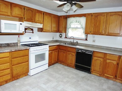 3 Massasoit St, Medway, MA 02053 - photo 4